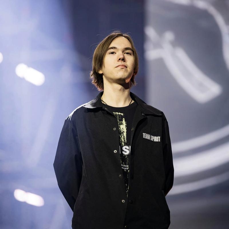 s1mple 与 FaZe 进行瞄准对决