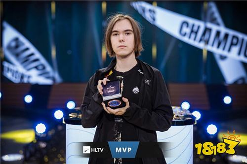 英雄联盟S12，宙斯倒了？Zeus不会出席今天的S12决赛媒体日活动